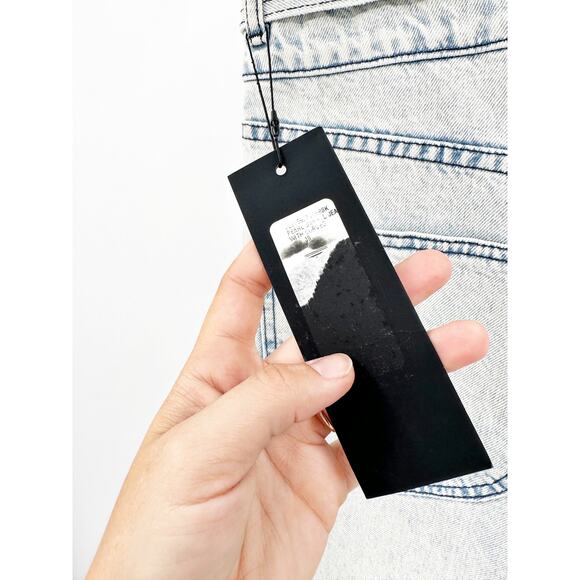 Veronica Beard Belted High Waisted Pearl Barrel Leg Jeans in Sky Size 30 NWT - Picture 6 of 7